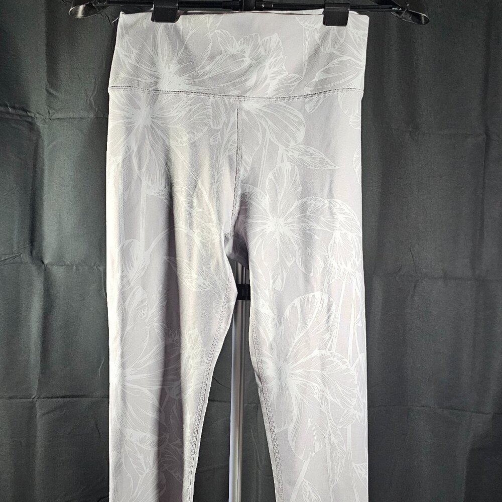 Fabletics Womens Lisette High Waist Lite Purple Capri Size 7/8 Medium NWT